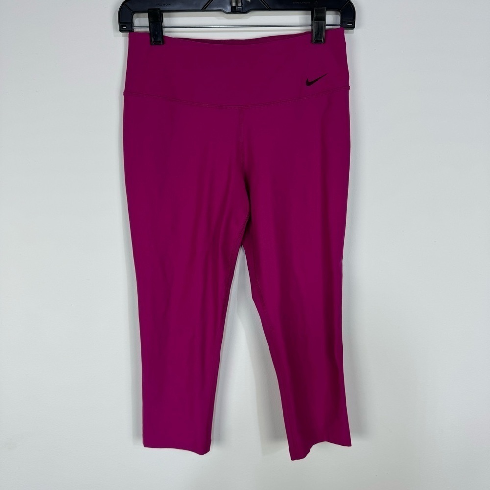 Nike Pink Barbie Cropped Capri Leggings Athletic Active Workout running fitness